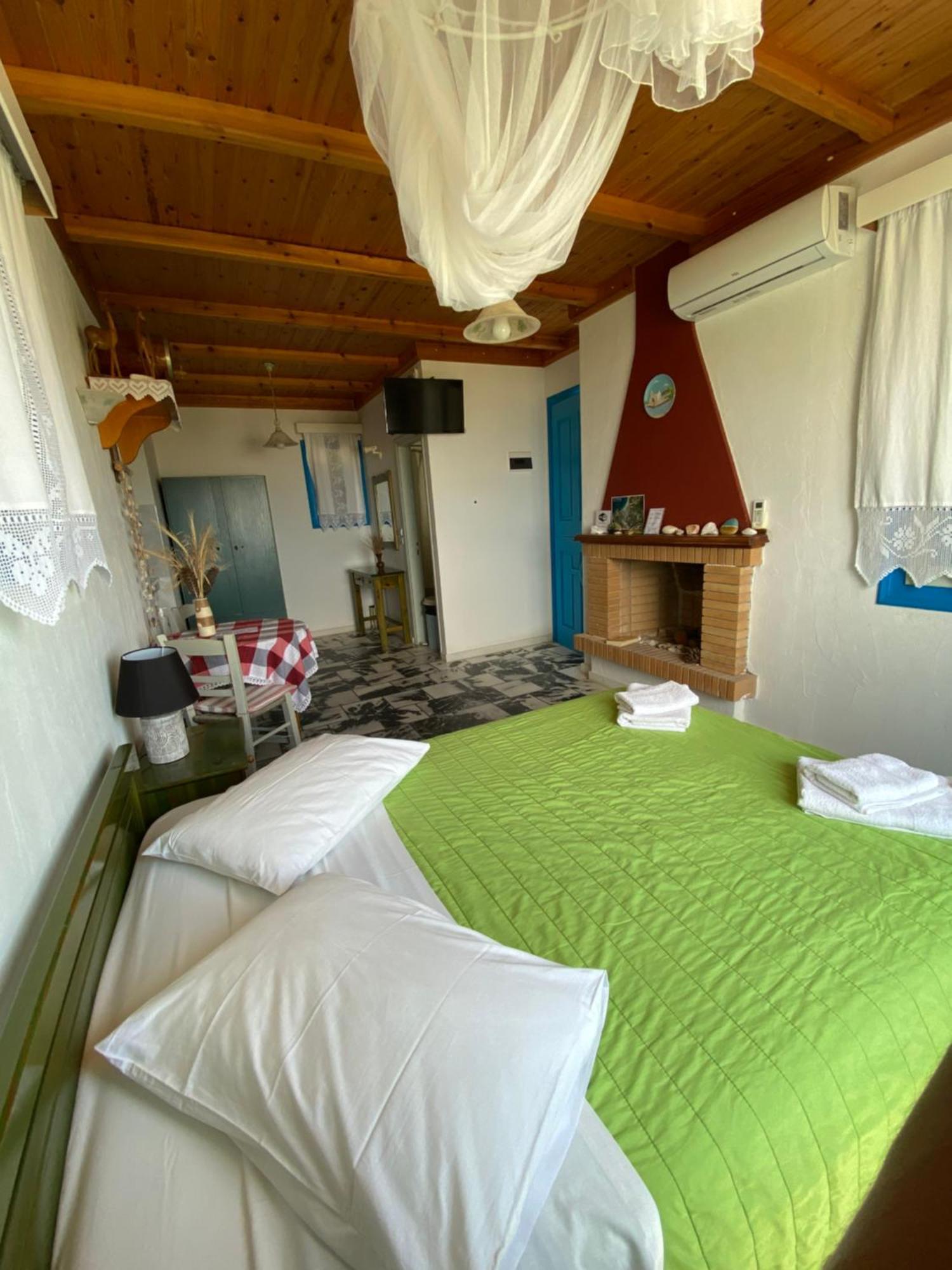 Matina Naxos - Mikri Vigla Guest House Room photo